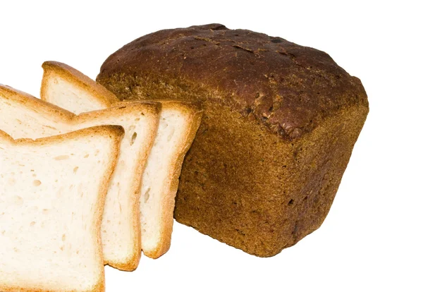 Хлеб на белом фоне — стоковое фото