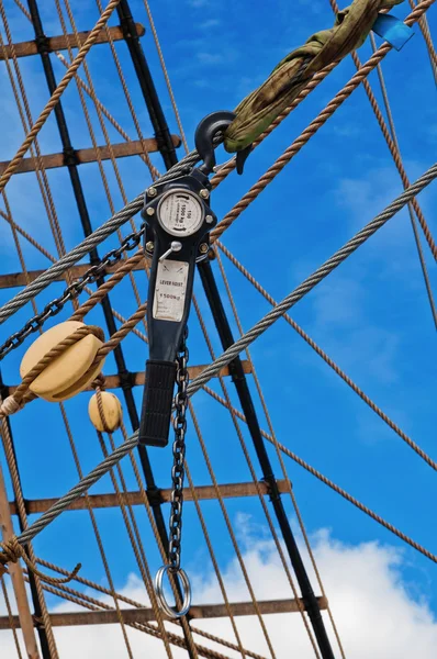古代航海船只的航行铲球 — 图库照片