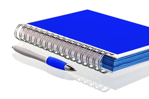 Bleistift mit Notizbuch. eine Nahaufnahme — Stockfoto
