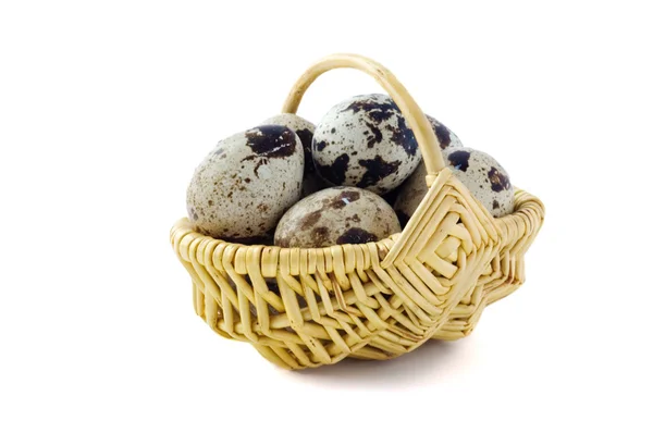 Eieren heeft in een mand gezongen — Stockfoto