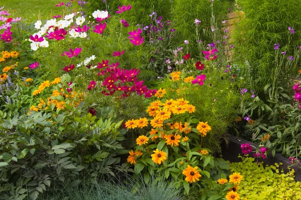 Dobře upravená jarní zahrada — Stock fotografie