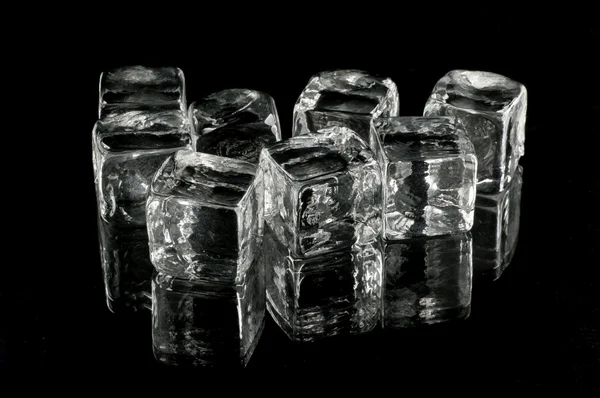 Cubi di vetro su nero — Foto Stock