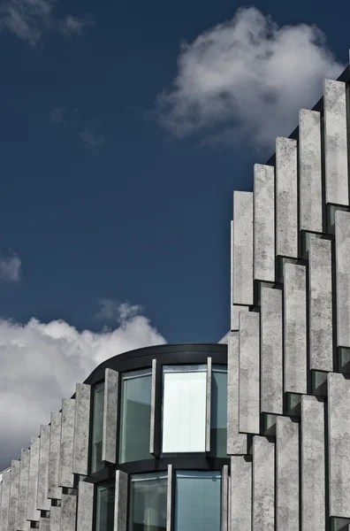 Facade af en moderne bygning - Stock-foto