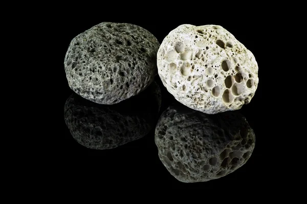 Duas Pedras Superfície Brilhante Preta — Fotografia de Stock