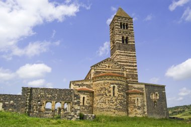 Saccargia è un'abbazia romanico-pisana all'entrata di Sassari, Codrongianos. clipart