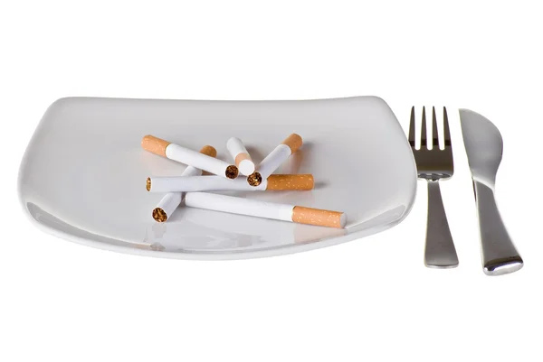 Mehrere Zigaretten Auf Dem Teller Mit Gabel Und Messer — Stockfoto