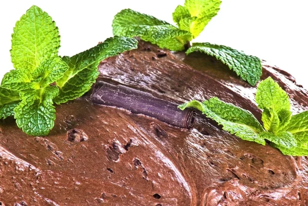 Gâteau Chocolat Brun Foncé Feuilles Menthe Fermer — Photo