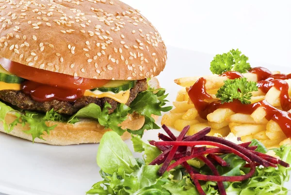 Beefburger yemek — Stok fotoğraf