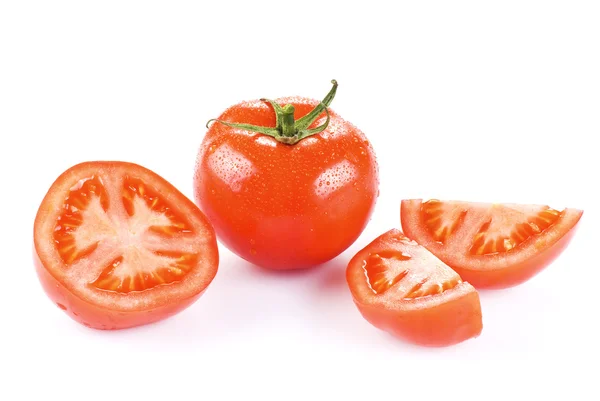 Färska Tomater Med Halv Och Två Inkvarterar Över Vita — Stockfoto