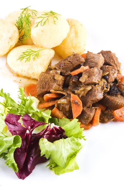 Stewed beef steak with potatoes and salad — Stock Photo, Image