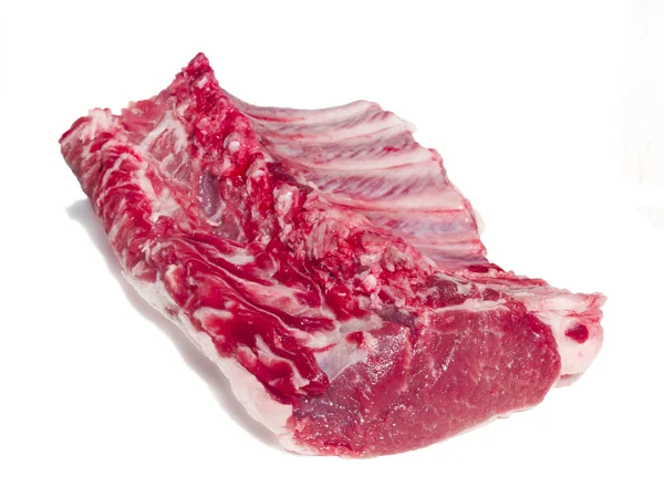 Świeże mięso na białym tle — Zdjęcie stockowe