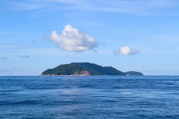 ada, bulutlar ve deniz