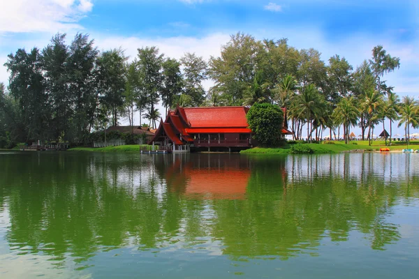 Дом отдыха на озере — стоковое фото