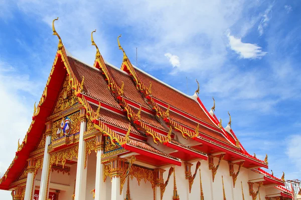 Aziatische tempel en mooie hemel — Stockfoto