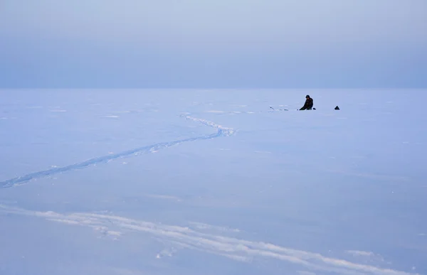 Lonely Fisherman Snow Winter Lake — Stock Photo, Image
