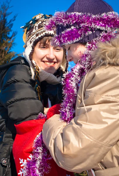 Flickor Håller Påse Med Julklappar — Stockfoto