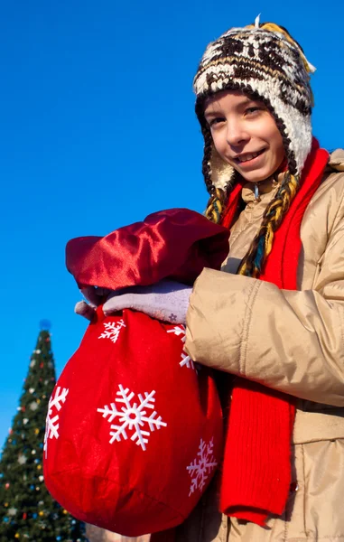 Noel Hediyeleri Ile Ihale Kız — Stok fotoğraf