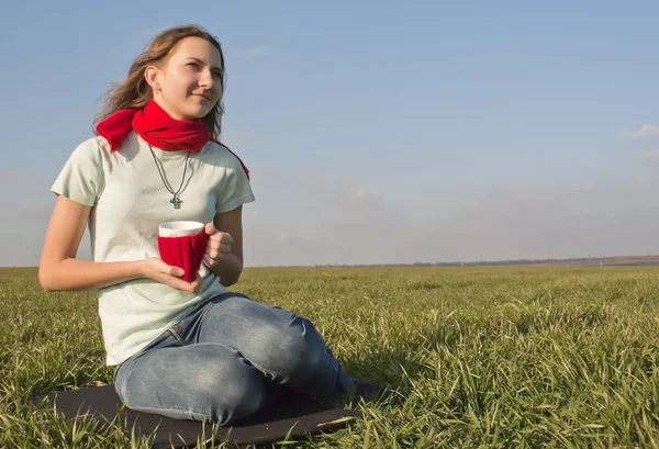 Teen Girl Sitting Outdoors Cup — Stock Photo, Image