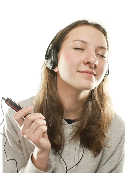 Menina adolescente ouvindo música isolada no branco — Fotografia de Stock