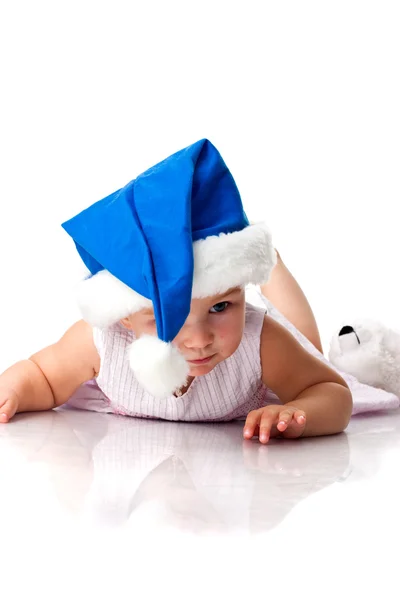 Dítě ležící v Santa modrý klobouk — Stock fotografie