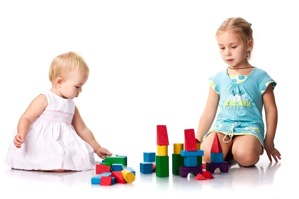 Bambini che costruiscono un castello — Foto Stock