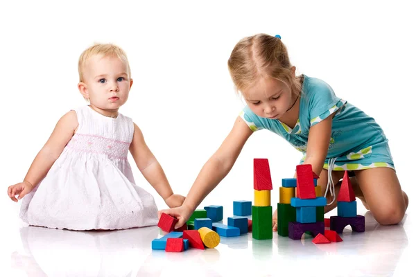 Niños construyendo un castillo —  Fotos de Stock