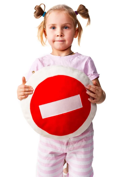 Criança segurando um travesseiro com sinal stop — Fotografia de Stock