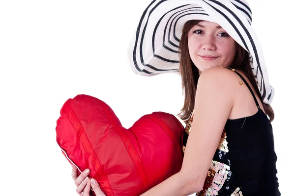 Krásná mladá dívka sedící na bar židle s červeným srdcem polštář — Stock fotografie