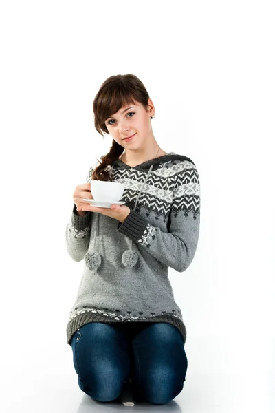 Schönes Mädchen Mit Einer Tasse Tee Isoliert Auf Weiß — Stockfoto