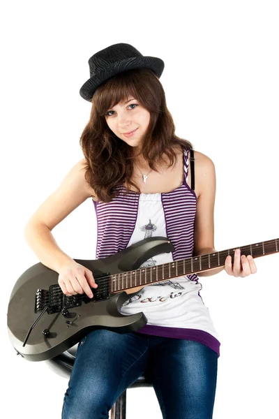 Frumoasă fată cântând la chitară — Fotografie, imagine de stoc