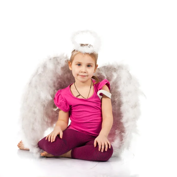 Mooi meisje in engel vleugels en nimbus — Stockfoto