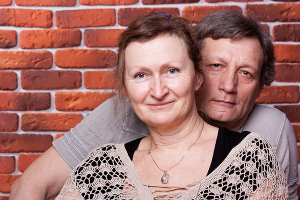 Ζευγάρι χαρούμενος ηλικιωμένους στην αγάπη — Φωτογραφία Αρχείου