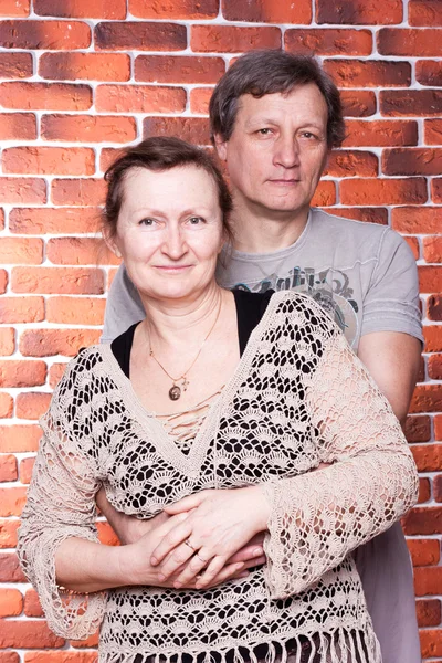Ζευγάρι χαρούμενος ηλικιωμένους στην αγάπη — Φωτογραφία Αρχείου