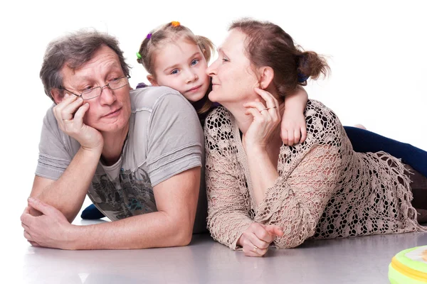 Coppia di anziani felici con nipote — Foto Stock