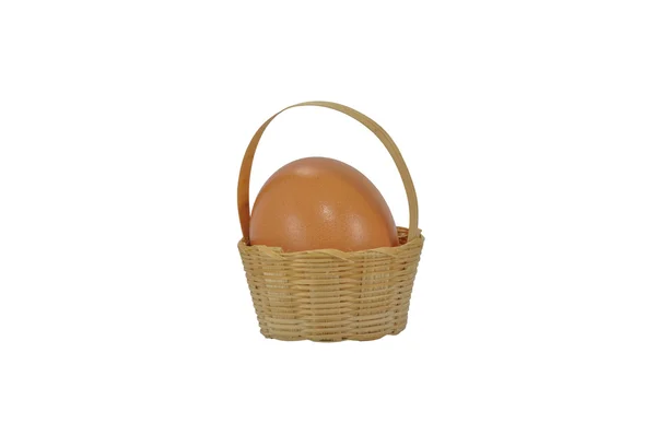 Um ovo no cesto — Fotografia de Stock