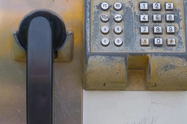 Stary telefon publiczny — Zdjęcie stockowe