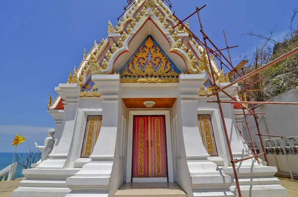 Tepede Tayland tapınak — Stok fotoğraf