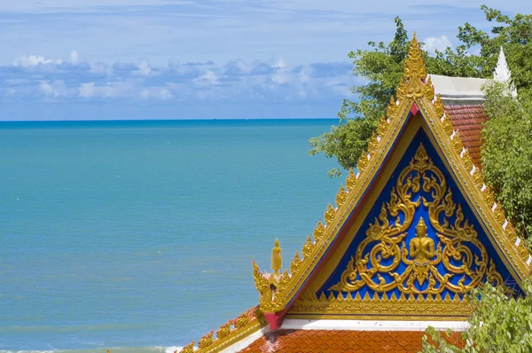 Thaise tempel op de heuvel — Stockfoto