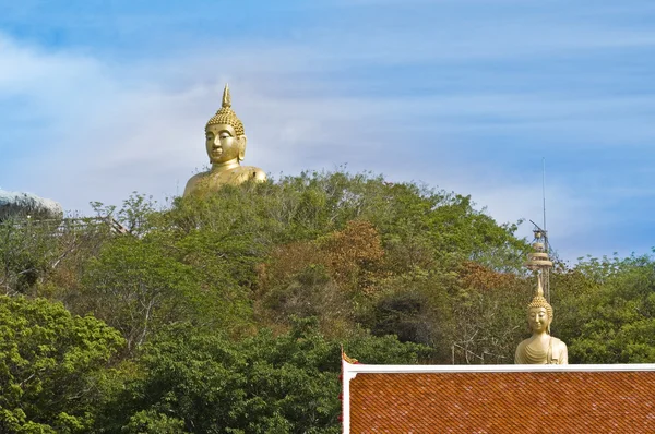 Buddha auf dem Hügel — Stockfoto