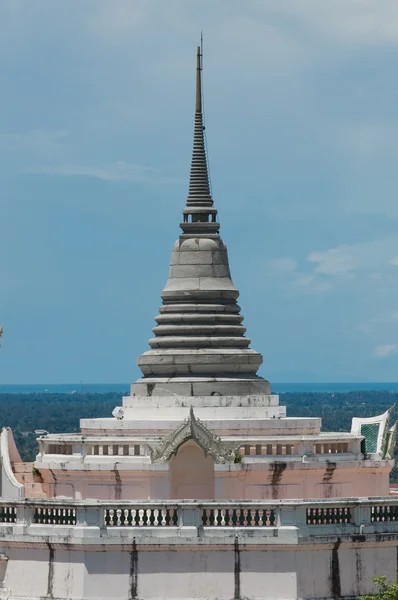 Thaitempel auf dem Hügel — Stockfoto