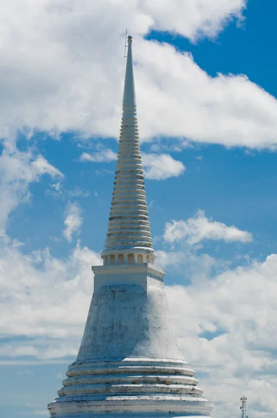 Temple thaïlandais sur la colline — Photo