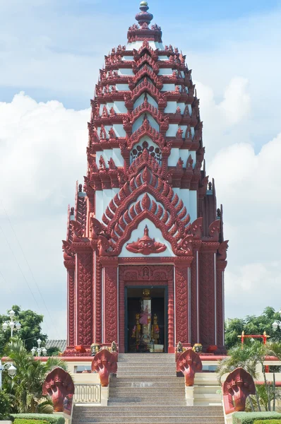 Тайская пагода в тайском храме — стоковое фото