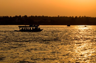 gün batımında meklong Nehri, umphawah Tayland