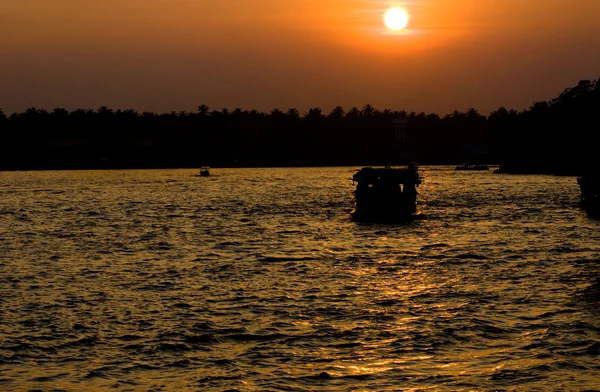 Coucher de soleil à la rivière Meklong, Umphawah Thaïlande — Photo
