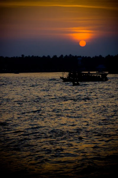 Sol posto no rio Meklong, Umphawah Tailândia — Fotografia de Stock