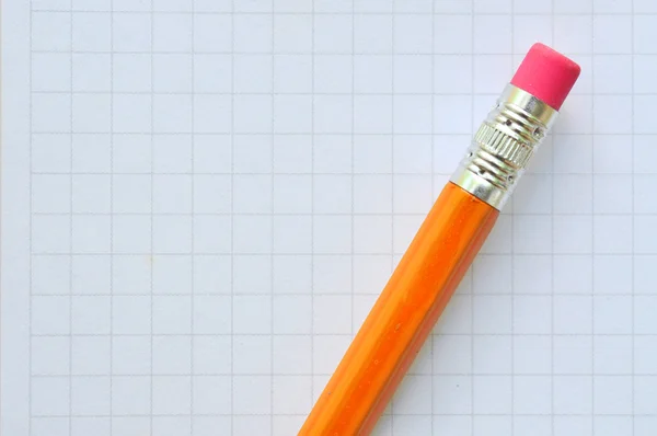 Beyaz bir not kağıdına kalem — Stok fotoğraf