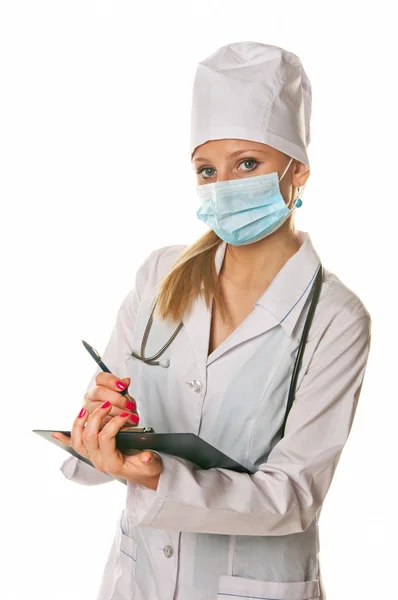 Doctora joven sosteniendo un portapapeles - aislada en blanco —  Fotos de Stock
