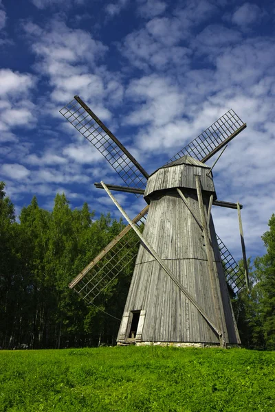 Houten windmolen — Stockfoto