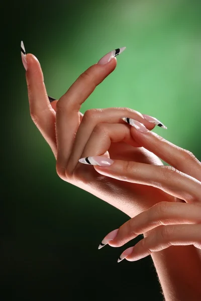 Όμορφα Χέρια Και Νύχια Της Μια Νέα Γκιρ — Φωτογραφία Αρχείου