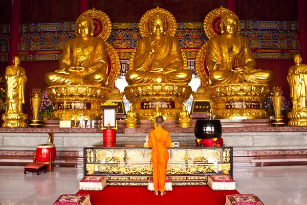 A három Buddha, a kínai templom — Stock Fotó